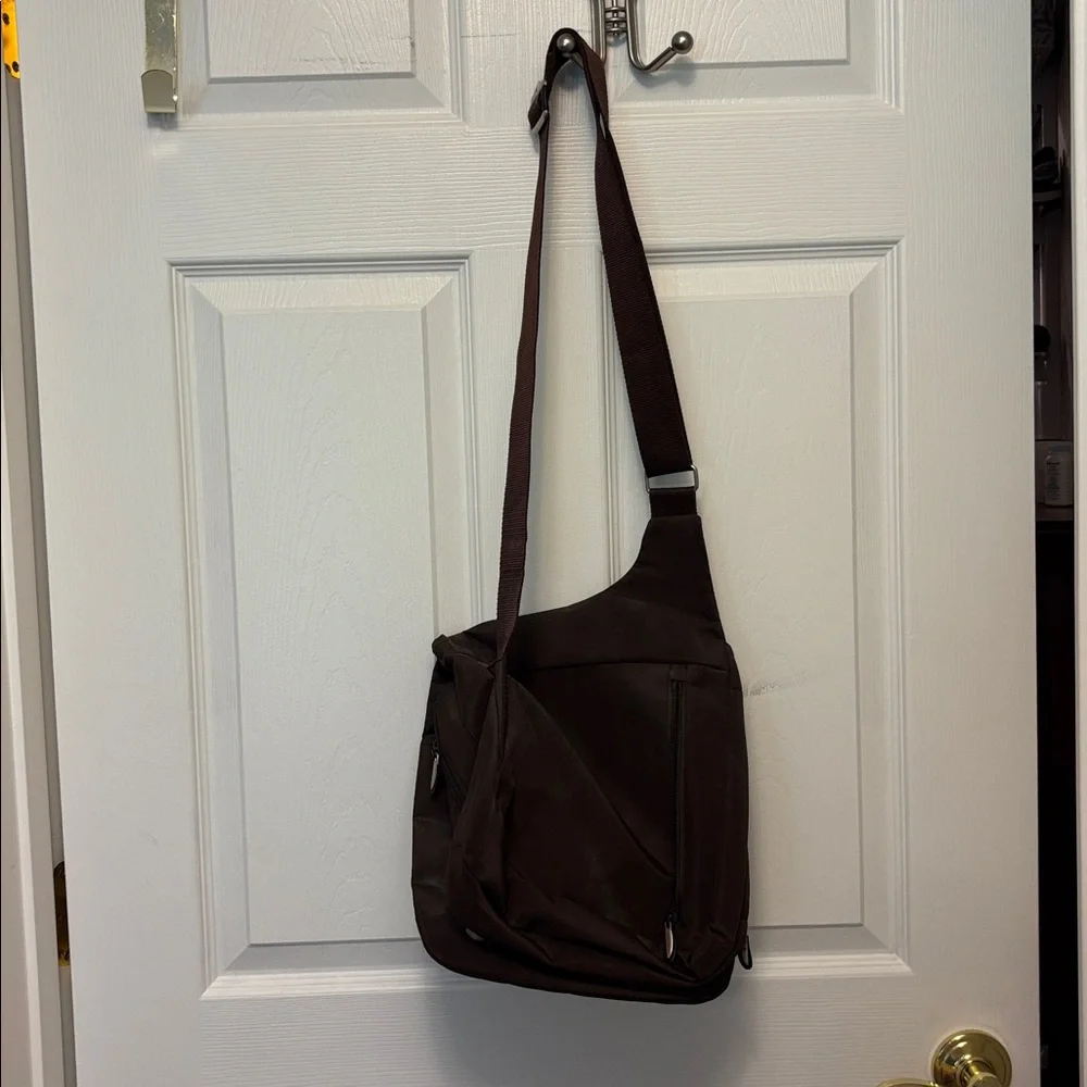 TRAVELON Anti-Theft Medium/Large Crossbody Bag Unisex Travel Purse Brown